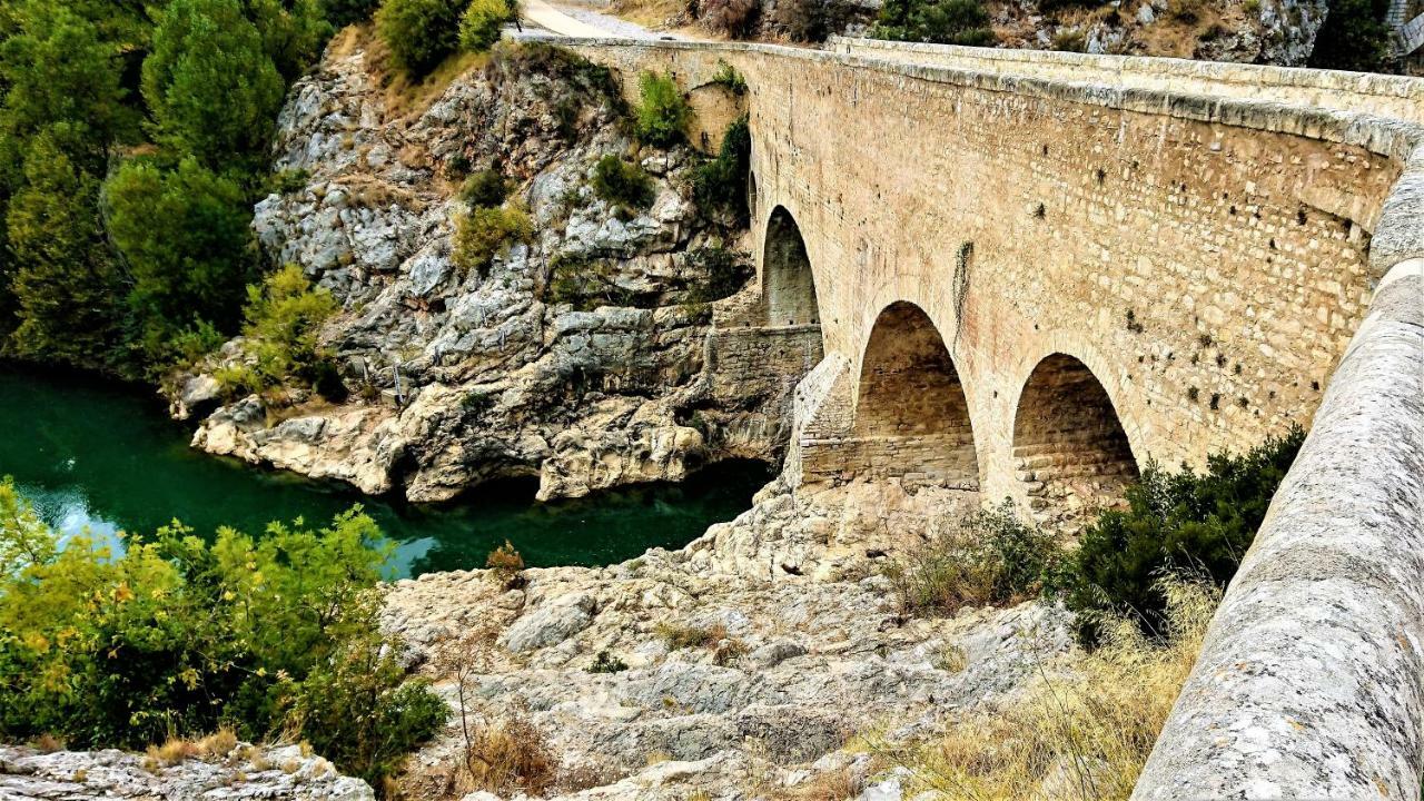 Les Studios De St Guilhem Saint-Guilhem-le-Desert Eksteriør bilde